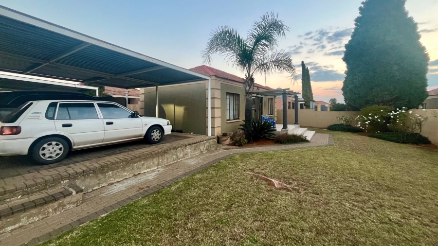 2 Bedroom Property for Sale in Flamwood North West